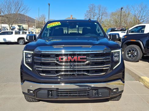 Used 2022 GMC Sierra 1500 SLT w/ SLT Premium Plus Package image 2