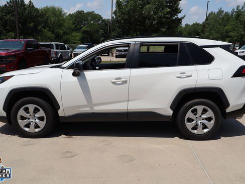 Used 2019 Toyota RAV4 LE FWD image 7