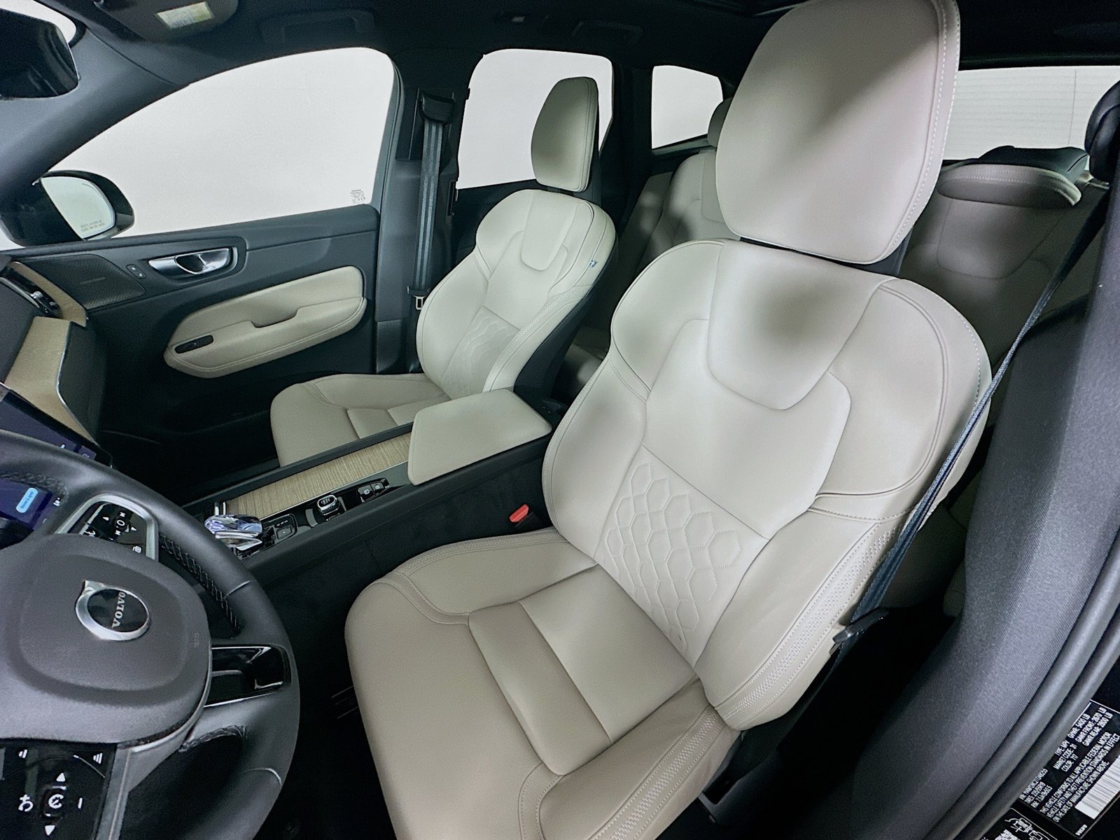 Used 2026 Volvo XC60 B5 Plus w/ Protection Package Premier AWD/4WD image 34