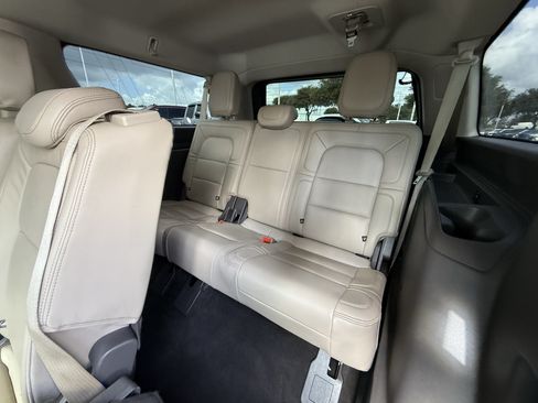 Used 2022 Lincoln Navigator L Reserve AWD/4WD image 30