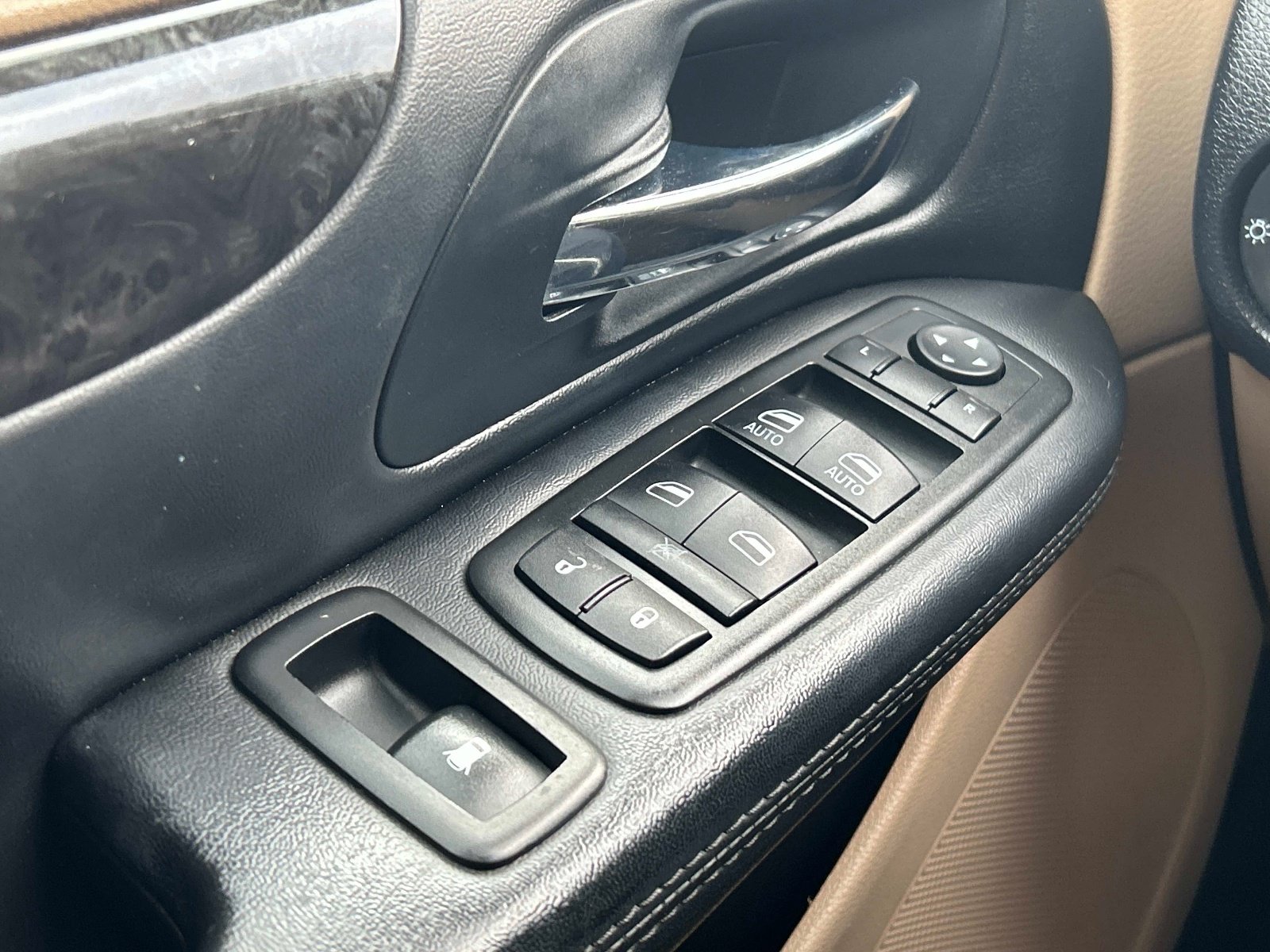 Used 2014 Dodge Grand Caravan SXT FWD image 32