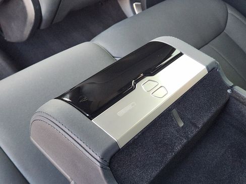 Certified 2025 Land Rover Range Rover Sport SE image 35