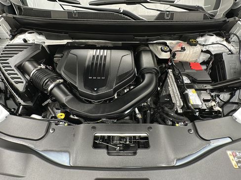 Used 2025 GMC Acadia Elevation AWD/4WD image 20