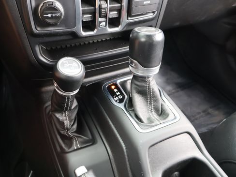 Used 2021 Jeep Wrangler Unlimited Sahara w/ Cold Weather Group image 27