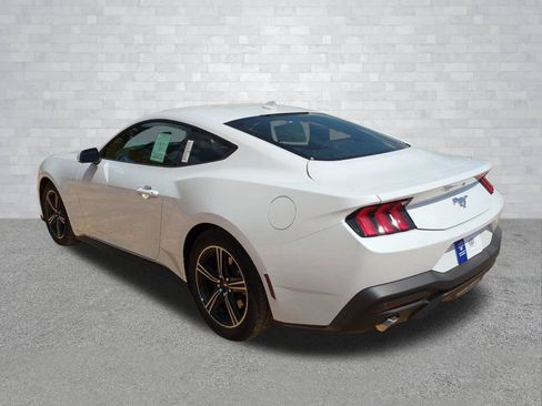 Used 2025 Ford Mustang Coupe RWD image 7
