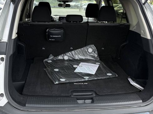 Used 2023 Nissan Rogue SV FWD image 27