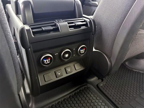 Used 2025 Land Rover Defender 110 V8 image 15