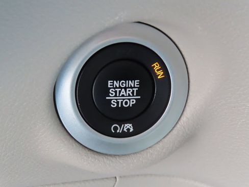 Certified 2024 Chrysler Pacifica Touring-L FWD image 9