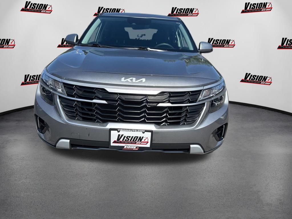 Certified 2024 Kia Seltos LX AWD/4WD image 2