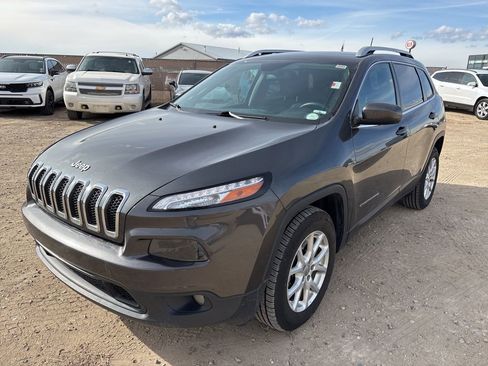 Used 2017 Jeep Cherokee Latitude w/ Cold Weather Group image 1