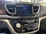 Used 2017 Chrysler Pacifica Limited w/ UConnect Theater Package image 5