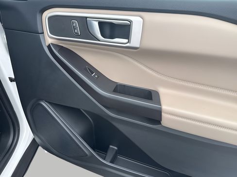 Used 2020 Ford Explorer XLT w/ Equipment Group 202A image 9