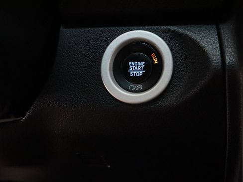 Used 2016 RAM 1500 Limited RWD image 18