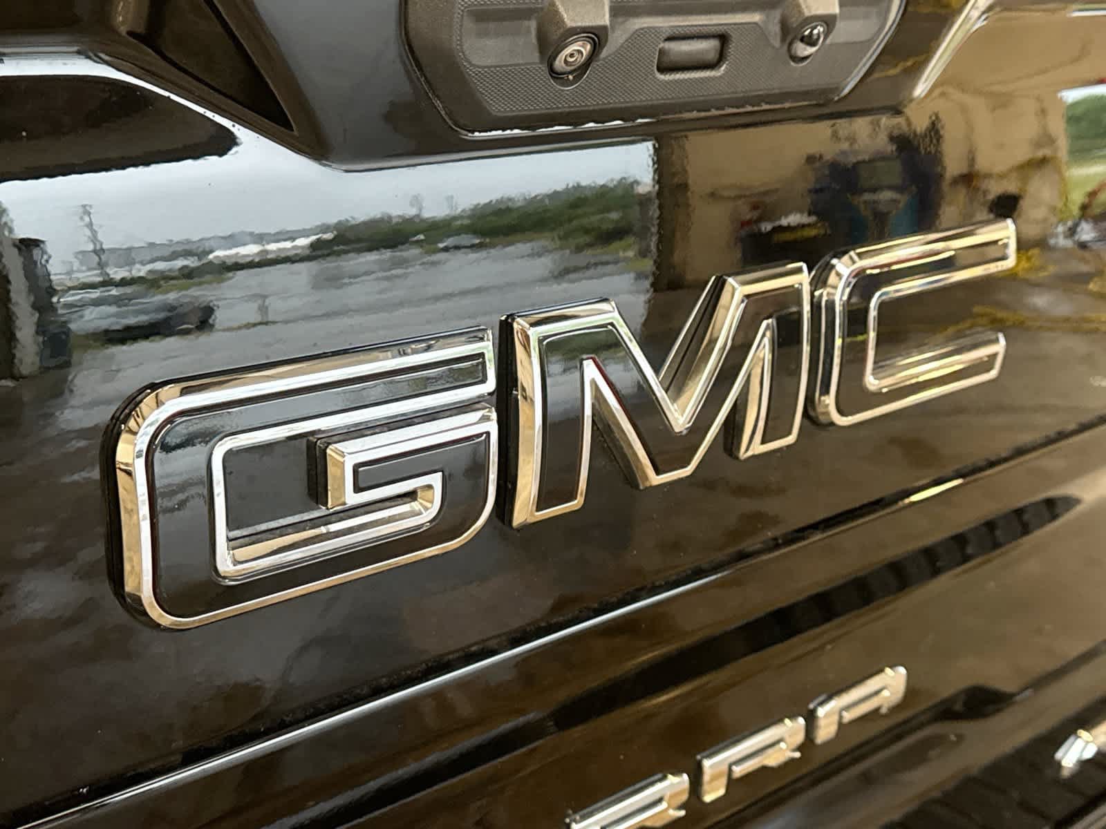 Used 2023 GMC Sierra 1500 AT4X AWD/4WD image 18
