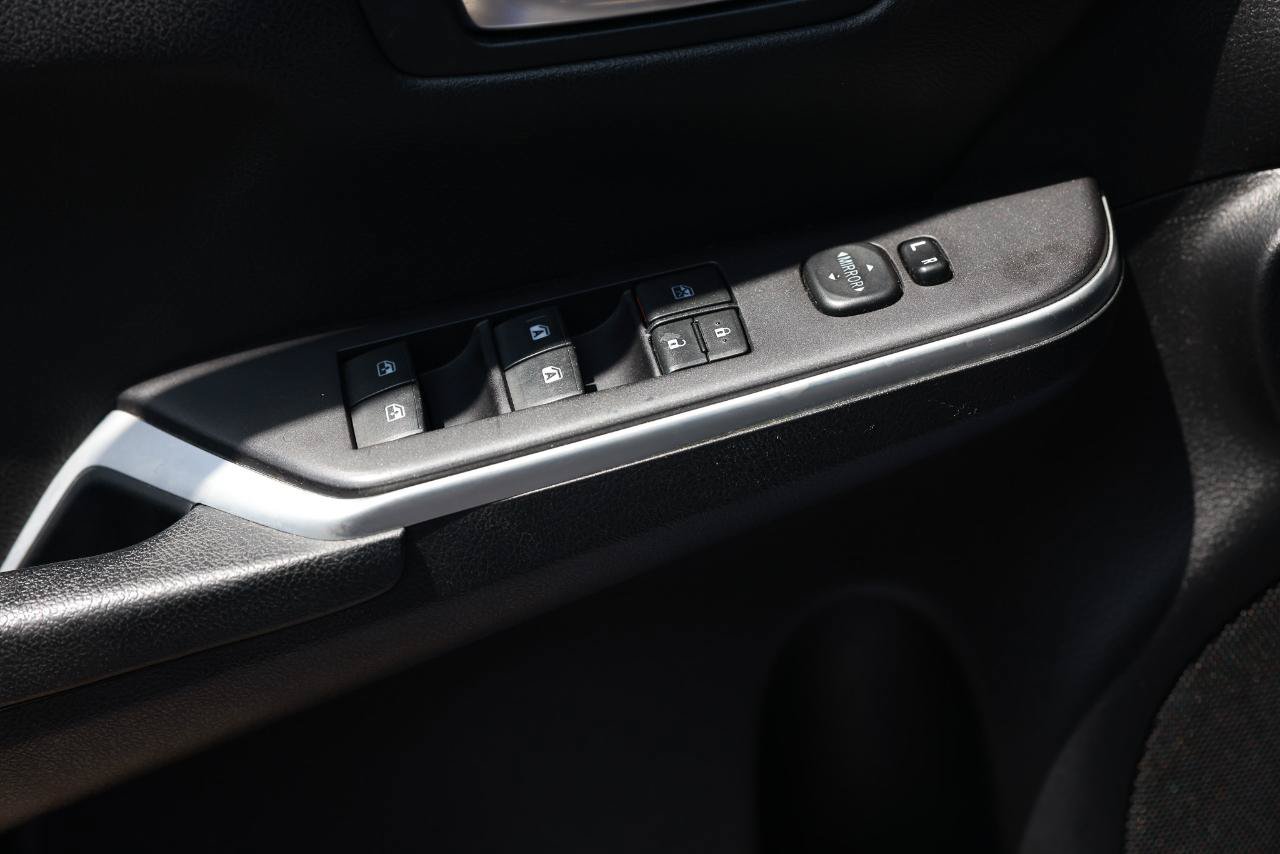 Used 2015 Toyota Camry SE FWD image 43