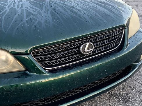 Used 2002 Lexus IS 300 SportCross image 27