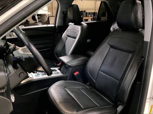 Certified 2023 Ford Explorer Limited w/ Equipment Group 301A AWD/4WD image 24