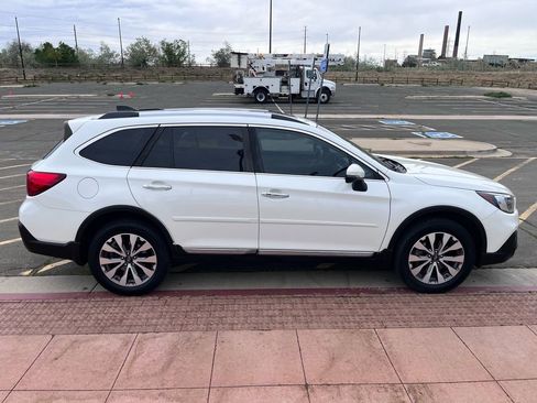 Used 2018 Subaru Outback 3.6R Touring w/ Popular Package #3 AWD/4WD image 4