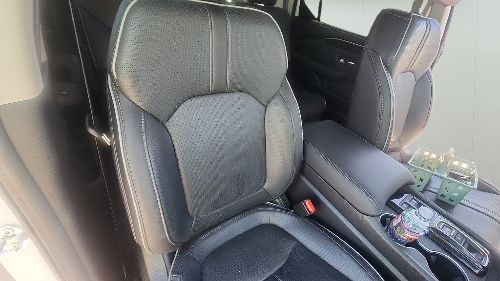 Used 2025 Honda Pilot Elite image 12