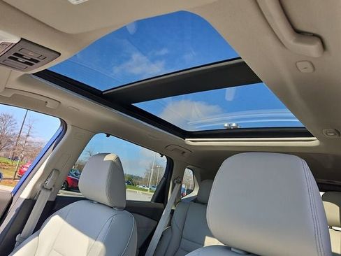 Used 2023 Nissan Rogue SL w/ SL Premium Package image 21