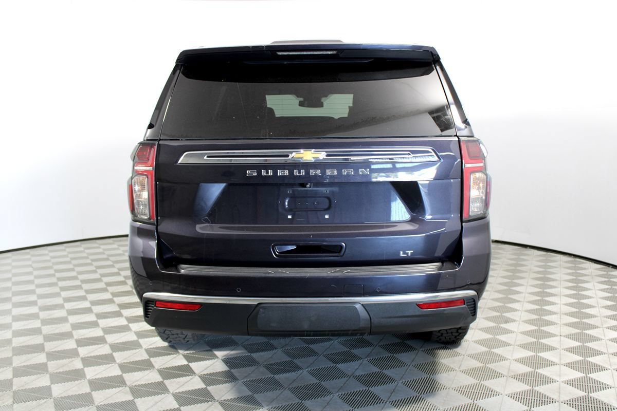 Used 2024 Chevrolet Suburban LT RWD image 4