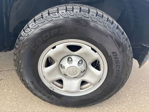 Used 2022 Toyota Tacoma SR image 11