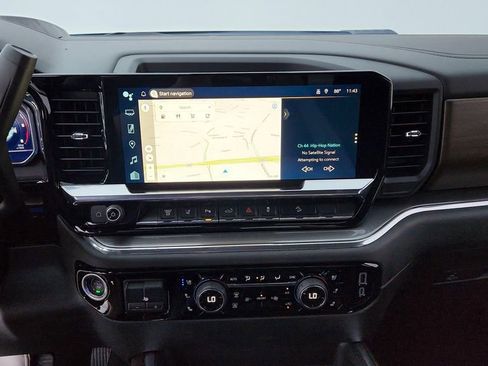 Used 2024 Chevrolet Silverado 2500 High Country w/ Technology Package AWD/4WD image 29