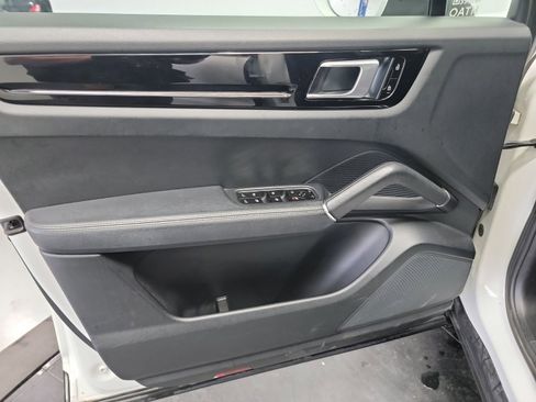 Used 2020 Porsche Cayenne AWD/4WD image 13