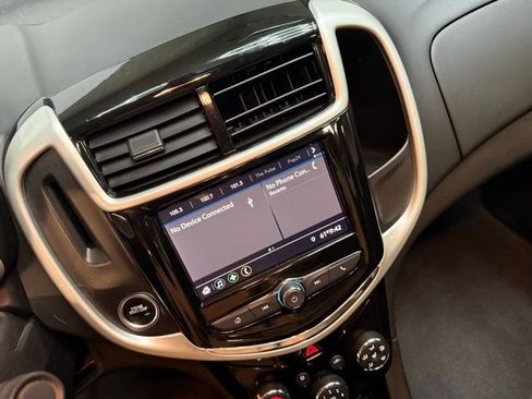 Used 2020 Chevrolet Sonic LT w/ Convenience Package image 22