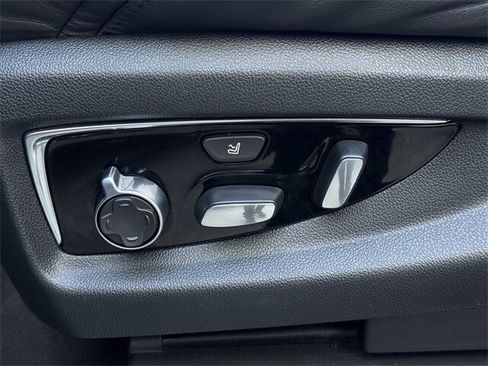 Used 2020 Cadillac Escalade Platinum image 28