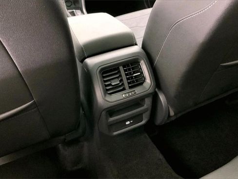 Used 2025 Volkswagen Taos SE image 34