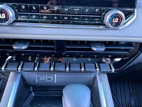 Used 2025 Chevrolet Colorado ZR2 w/ Technology Package image 32