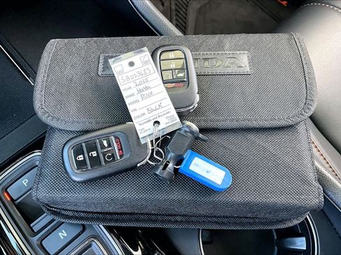 Used 2025 Honda Pilot TrailSport image 15