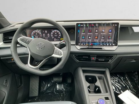 New 2026 Volkswagen Tiguan SE R-Line AWD/4WD image 10