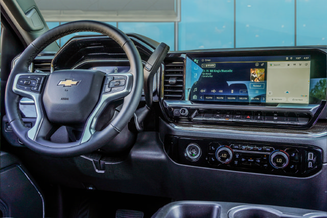 Used 2024 Chevrolet Silverado 1500 LT AWD/4WD image 18