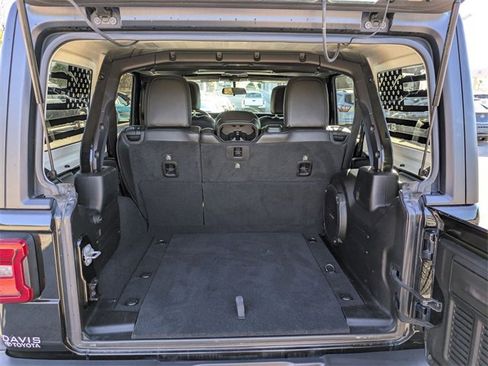 Used 2018 Jeep Wrangler Unlimited Sahara w/ Cold Weather Group image 30