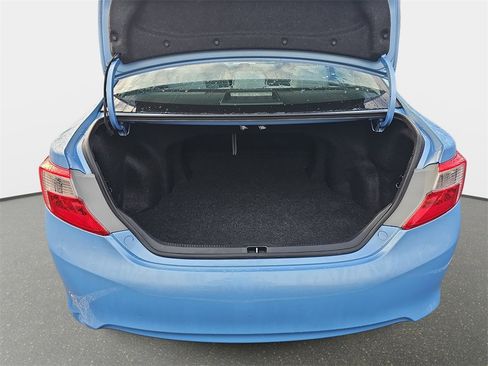 Used 2012 Toyota Camry LE image 12