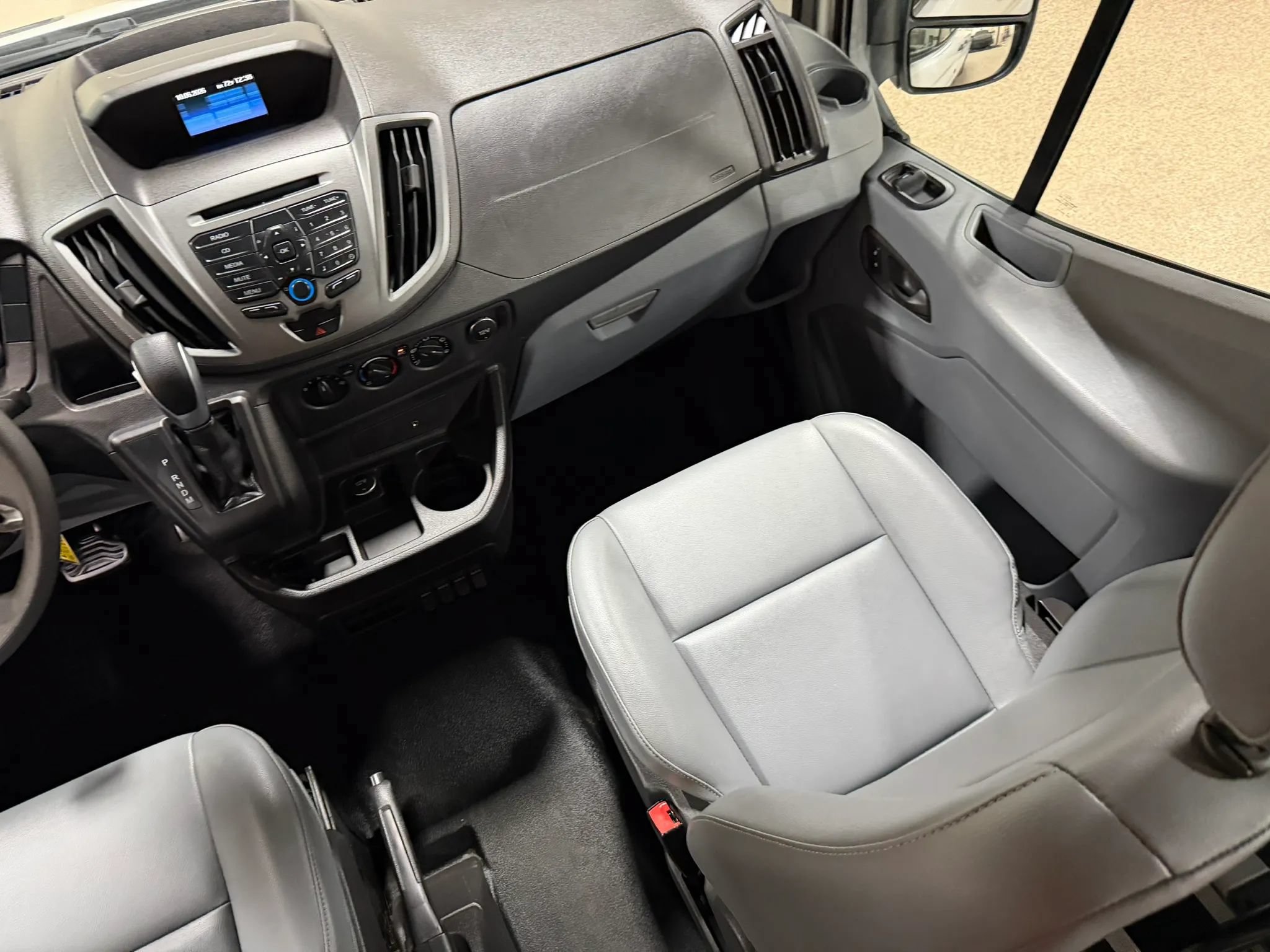 Used 2015 Ford Transit 150 XL RWD image 49