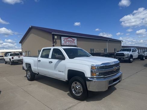 Used 2018 Chevrolet Silverado 2500 W/T AWD/4WD image 2