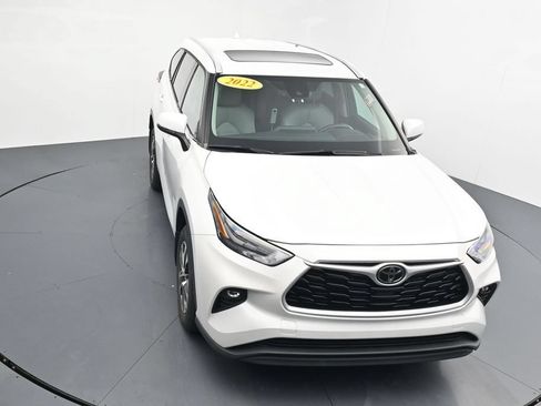 Used 2022 Toyota Highlander XLE AWD/4WD image 21
