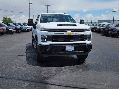 Used 2024 Chevrolet Silverado 2500 Custom w/ Custom Convenience Package AWD/4WD image 4