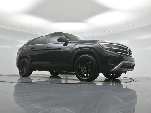 Used 2023 Volkswagen Atlas Cross Sport SE w/ Black Wheel Package AWD/4WD image 3