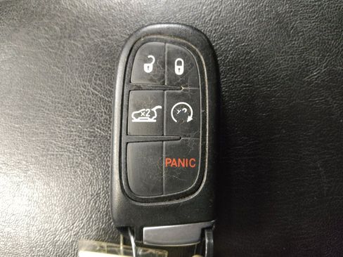 Used 2019 Jeep Cherokee Limited AWD/4WD image 32