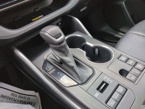 Used 2023 Toyota Highlander XLE image 24