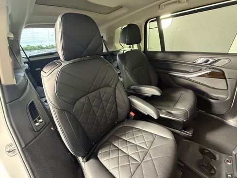 Used 2024 BMW X7 xDrive40i w/ Premium Package image 32