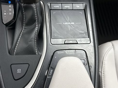 Used 2022 Lexus UX 200 image 30