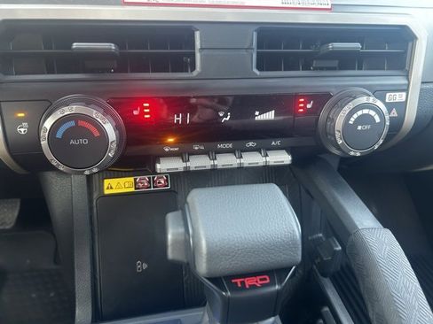 Used 2024 Toyota Tacoma TRD Off-Road image 22