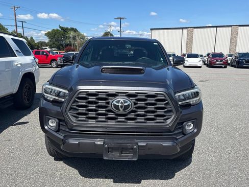 Used 2020 Toyota Tacoma TRD Sport w/ TRD Premium Sport Package AWD/4WD image 10