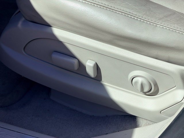 Used 2011 Buick Enclave CXL FWD image 7