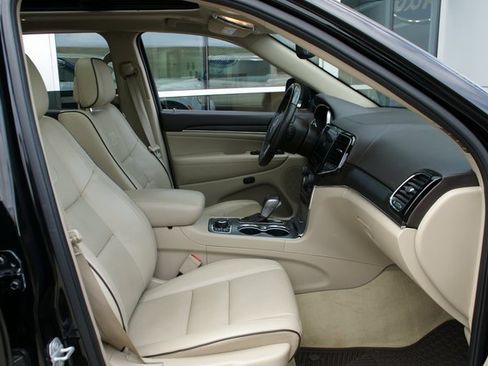 Used 2020 Jeep Grand Cherokee Overland image 36